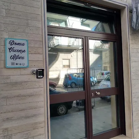 Domus Vacanze Alfieri Appartement Manfredoine